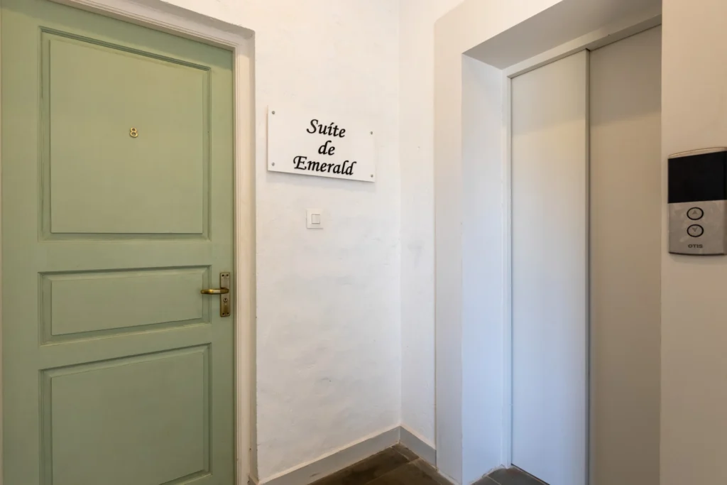 suite-de-emerald-b3a38e